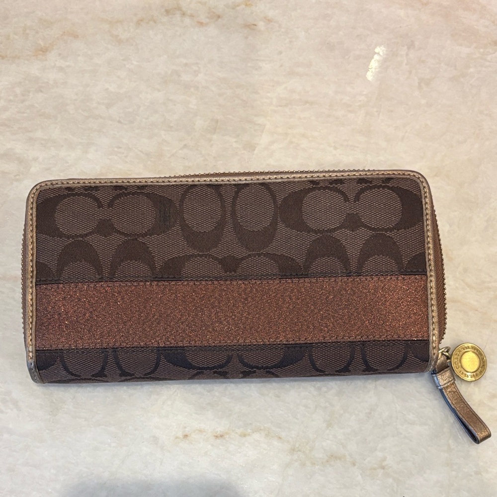 Coach-Legacy Logo Glitter Zip Wallet (Brown 🤎)